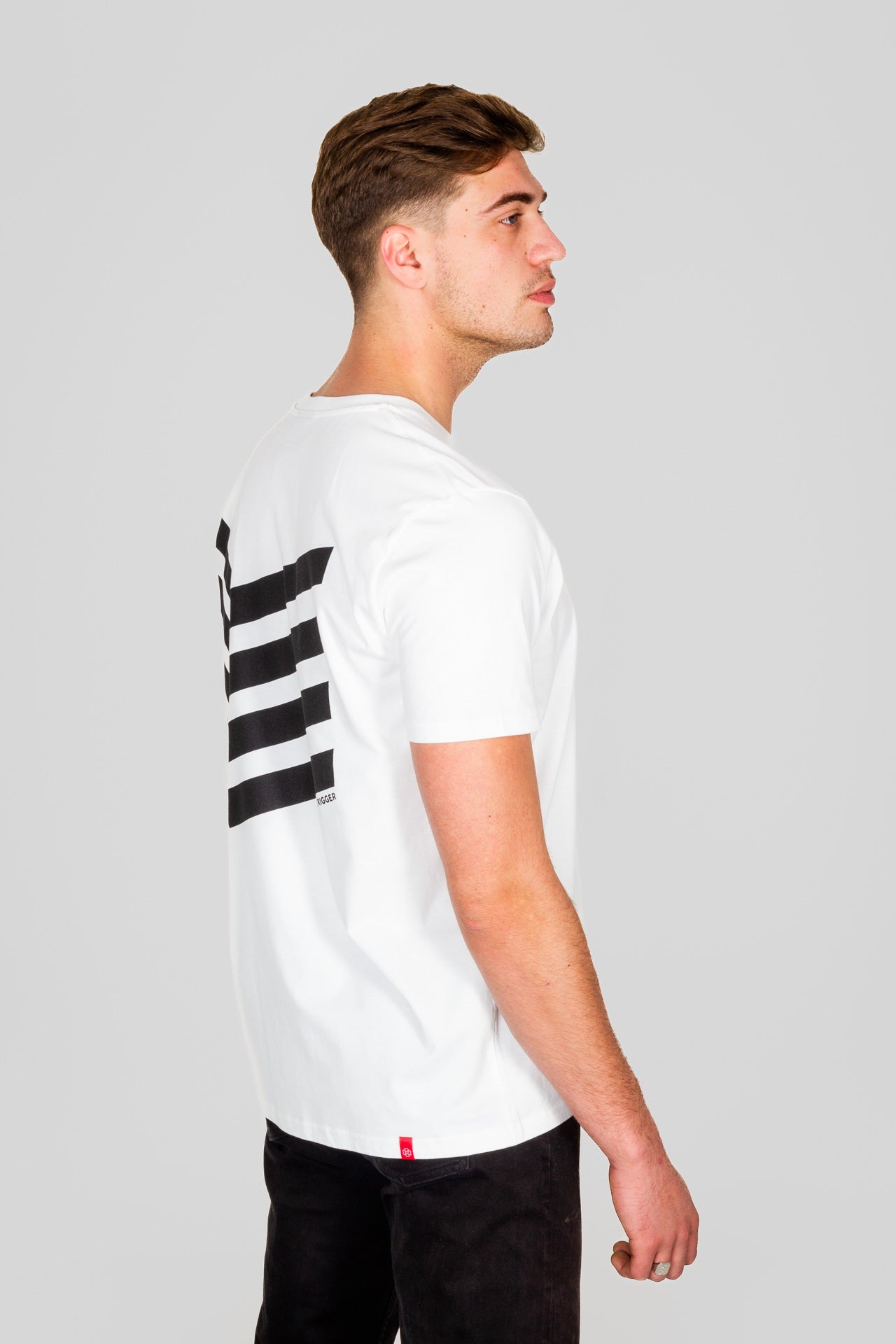 TAHA off white t-shirt biologisch katoen achterkant detail