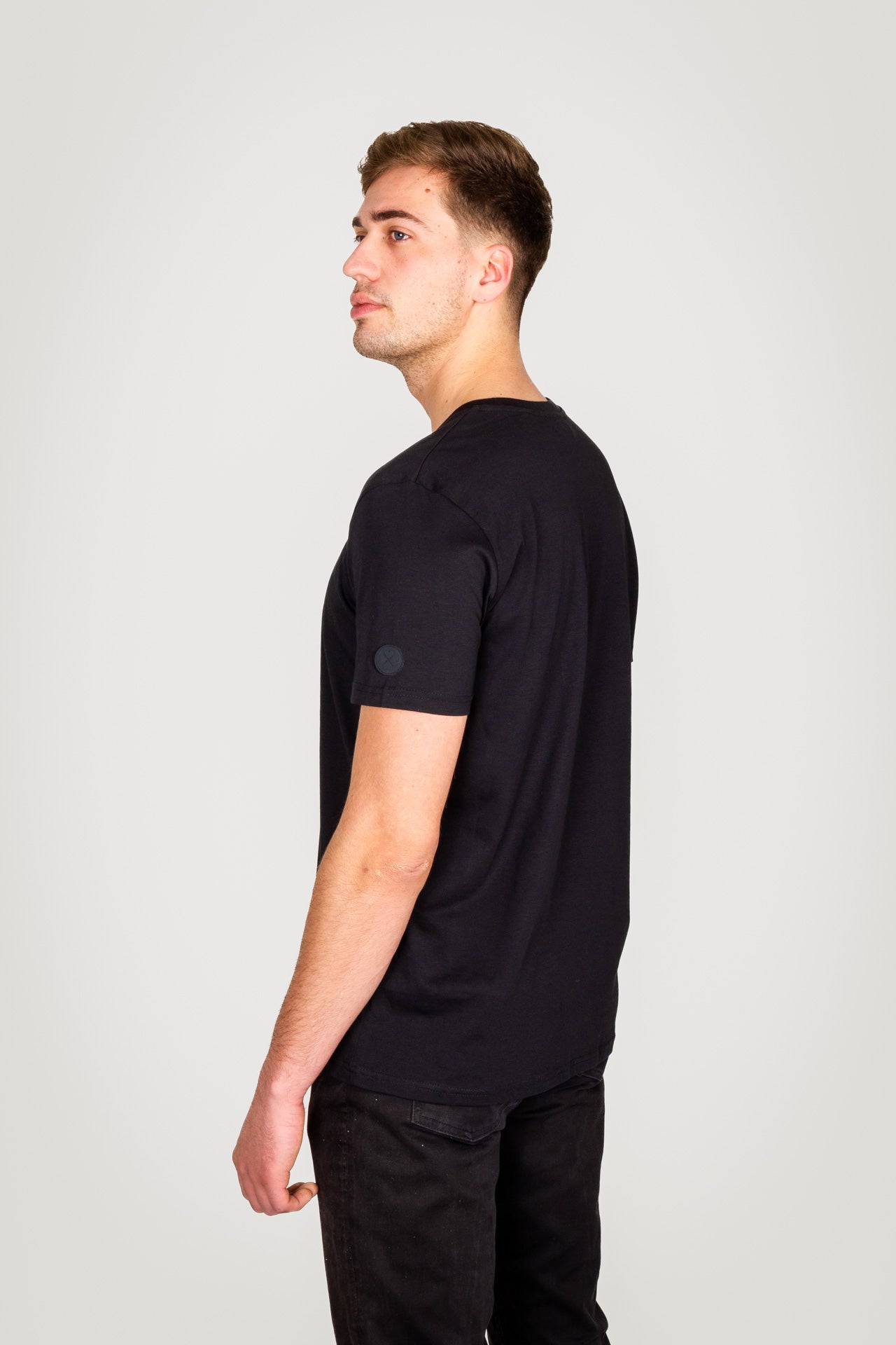 TROY zwart t-shirt biologisch katoen zijkant detail
